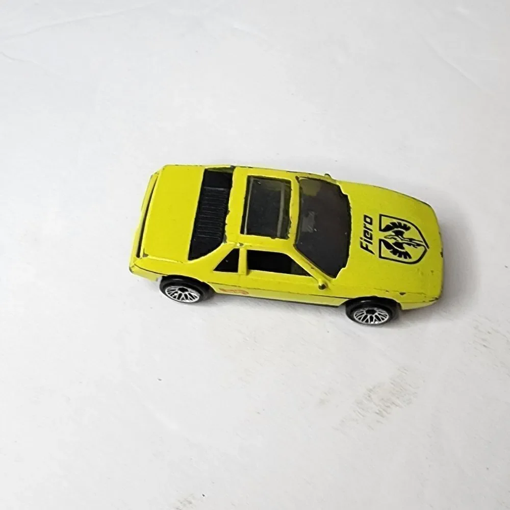 Matchbox 2008 lifeguard Honda Ridgeline 1st Generation White Tiki Pickup Truck